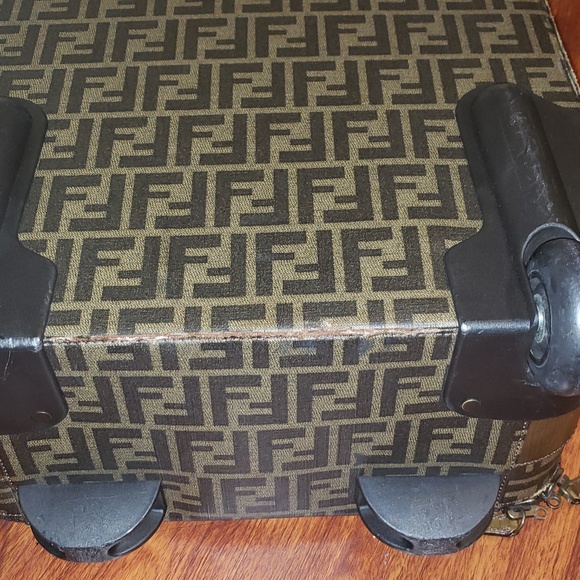 SOLD!! 💸Fendi Trolley Luggage Carry-On Bag - Picture 6 of 8